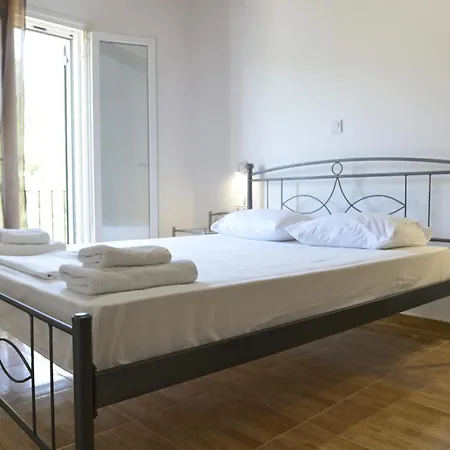 アパート Babis Áyios Nikítas